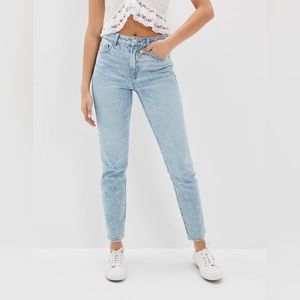 American Eagle Strigid Mom Jean